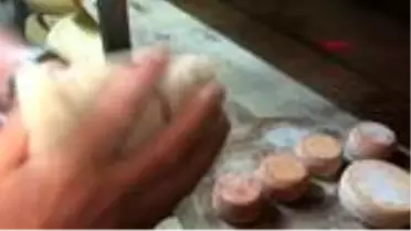 Mini Kars kaşarı üretiyor