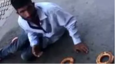 İstanbul'dan sonra İzmir'de de görüldüler! Bayılma numarası yapan simitçi kılığındaki dolandırıcılara vatandaştan tepki yağdı