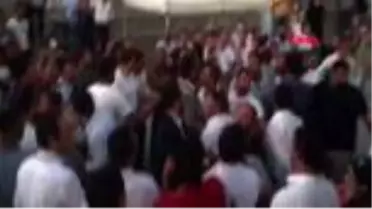 İzmir CHP İzmir Gençlik Kolları Kongresi'nde arbede; gazetecilere saldırdılar