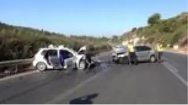 Otomobiller çarpıştı 4 kişi yaralandı
