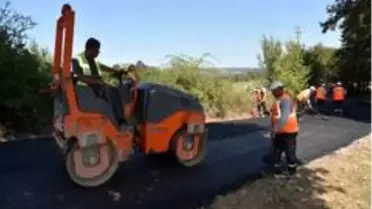 İzmit Emirhan Köyü asfalt yolu yenilendi