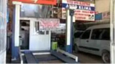 KAHRAMANMARAŞ Sosyal mesafeye dikkat çekmek için iş yerine 'Bende koronavirüs var' diye pankart astı