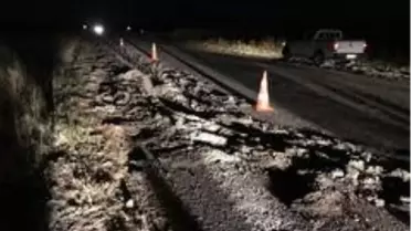 Pulluğunu açık unutan çiftçi, 200 metre boyunca yolu sürüp gitti