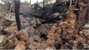 Evi yanan yaşlı çift yardım bekliyor