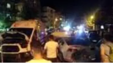 Ambulansın karıştığı zincirleme kazada 3 sağlık çalışanı yaralandı