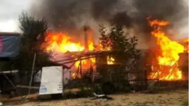 Karabük'te köy yangınında 2 katlı ev ve ambar alevlere teslim oldu