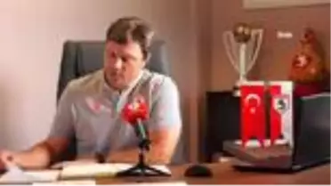 Ertuğrul Sağlam: 'Şampiyon olurken herkesin parmakla göstereceği sempatik bir takım olmak...