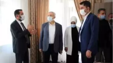 Bakan Kurum, şantiyeye dönen Elazığ'da deprem konutlarını inceledi