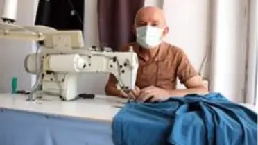 Terzilik mesleğini 52 yıldır ilk günkü heyecanla sürdürüyor