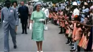 Barbados, İngiltere Kraliçesi 2. Elizabeth'den 'Devlet Başkanı' unvanını almak ve cumhuriyet ilan...
