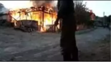 Evleri gözlerinin önünde küle döndü