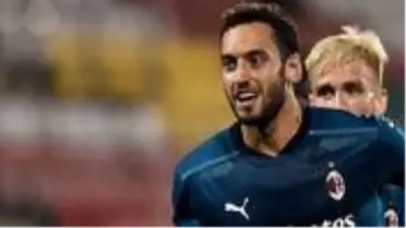 Milli futbolcu Hakan Çalhanoğlu, Milan'da sezonun ilk maçının en iyisi seçildi