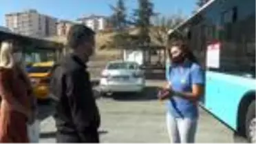 Pursaklar-Çankaya hattında otobüs şoförlüğü yapan Gülşen Şahin'e Belediye Başkanı Çetin'den jest -...