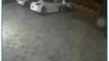 KADIKÖY'DE LÜKS OTOMOBİLİN FARLARINI 15 SANİYEDE BÖYLE ÇALDILAR