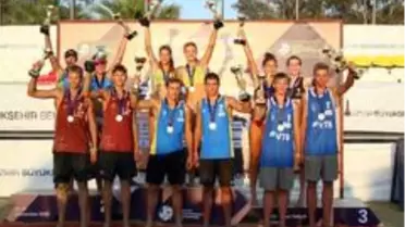 İzmir'de plaj voleybolunda zafer Ukrayna'nın