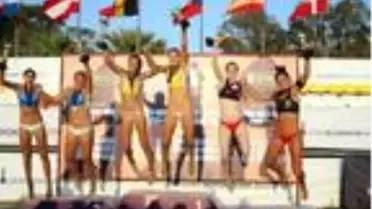 Plajda voleybol şöleni rüzgar gibi geçti