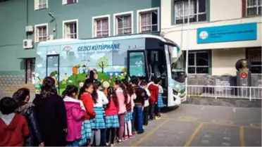 Anadolu Isuzu Aracı Gezici Kütüphane projesi ile okulları ziyaret ediyor