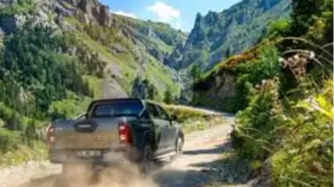 Makyajlanan Toyota Hilux satışa sunuldu