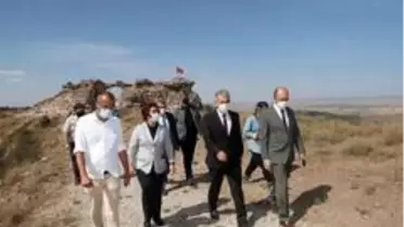Vali Ayyıldız, Karacahisar Kalesi arkeolojik kazı alanını ziyaret etti