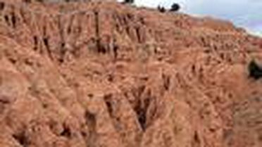 Erozyonla ortaya çıkan 'Şeytan Şehri Kayalıkları', hayran bırakıyor