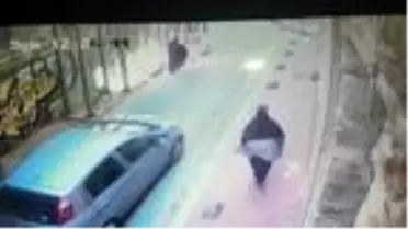 Beyoğlu'nda Faslı çifte gasp dehşeti: şüpheliler kamerada