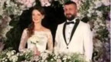 Davada karşı tarafı savunurken tanışan avukat çift, nikah masasına oturdu