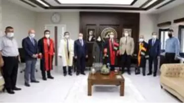 İsmail Emrah Karayel doktor unvanını aldı