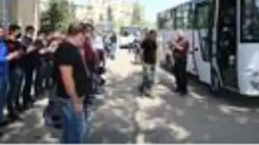 Azerbaycanlı gençler cephe hattına gidiyor
