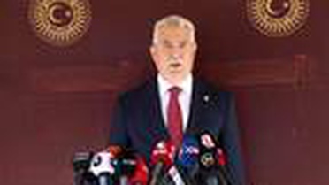 Koronavirüsü yenen AK Parti'li Akbaşoğlu, TBMM'de görevine başladı