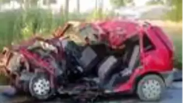 Antalya'da tur midibüsüyle otomobil çarpıştı: 1 ölü, 2 yaralı