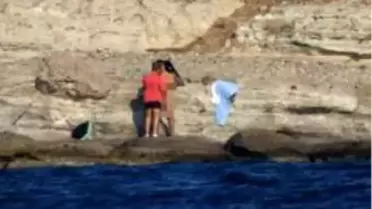 Bodrum'da güpegündüz rezalet! Ünlü koya gelen bir grup erkek akşama kadar çırılçıplak yüzüp, ilişkiye girdi