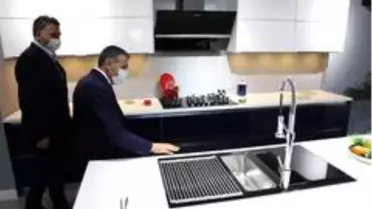 Mutfak dolabı üretim fabrikasında inceleme
