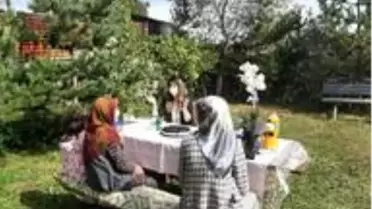 Vali Hüseyin Öner'in eşi Zehra Mine Öner, Göle ilçesinde Şehit ailesi ve kadın esnaf ziyaretinde...