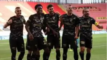 Göztepe, transfer sezonunu 11 yeni futbolcuyla kapattı