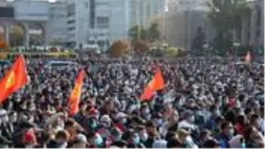 Kırgızistan'da olaylı gecenin ilk fotoğrafları! Eski cumhurbaşkanı Atambayev hapisten kaçırıldı, Cumhurbaşkanlığı Sarayı işgal edildi