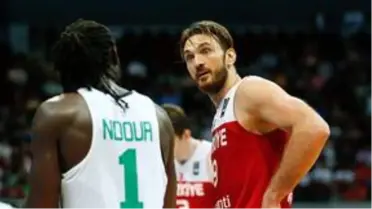 Milli basketbolcu Semih Erden, saadet zincirine 1 milyon 358 bin TL kaptırdı