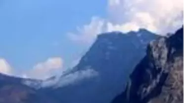 Hakkari'nin yüksek kesimlerine kar yağdı