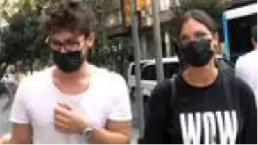 Alp Navruz ve sevgilsi Ebru Şam yürüyüşte