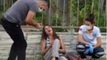 Emekli emniyet müdürü otobüste kalp krizinden öldü, eşinin feryadı yürek dağladı
