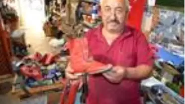 Yok olan ?çarıkçılık' mesleğini tek başına yaşatmaya çalışıyor