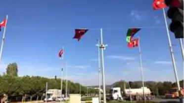 Kepsut'un girişine Türk ve Azerbaycan bayrağı asıldı