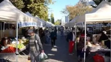 Kuşadası Belediyesi Yöresel ve İyi Tarım Ürünleri Pazarı ilgi görüyor