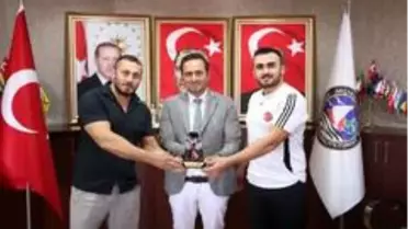 Milli Güreşçiler, Başkan Yanmaz'ı ziyaret etti