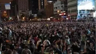 Tayland'da protestocular Bangkok sokaklarını ele geçirdi