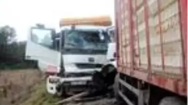 Bolu'da kamyonlar, kafa kafaya çarpıştı: 2 yaralı