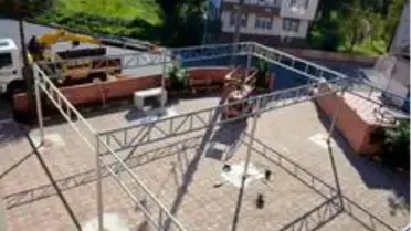 Gülüç Belediyesi cami cemaati için sundurma yapıyor