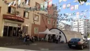 Son dakika haberi... Evlat nöbetindeki ailelerden, HDP'ye yapılan operasyona destek