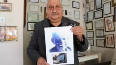 Aşık Veysel'in yüzlerce fotoğrafını müzeyi andıran arşivinde saklıyor