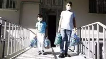 Minik Ömer, Muharrem'i tekerlekli sandalyesine kavuşturdu