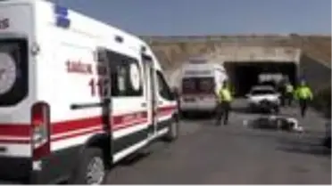 Otomobille motosiklet çarpıştı: 2 yaralı